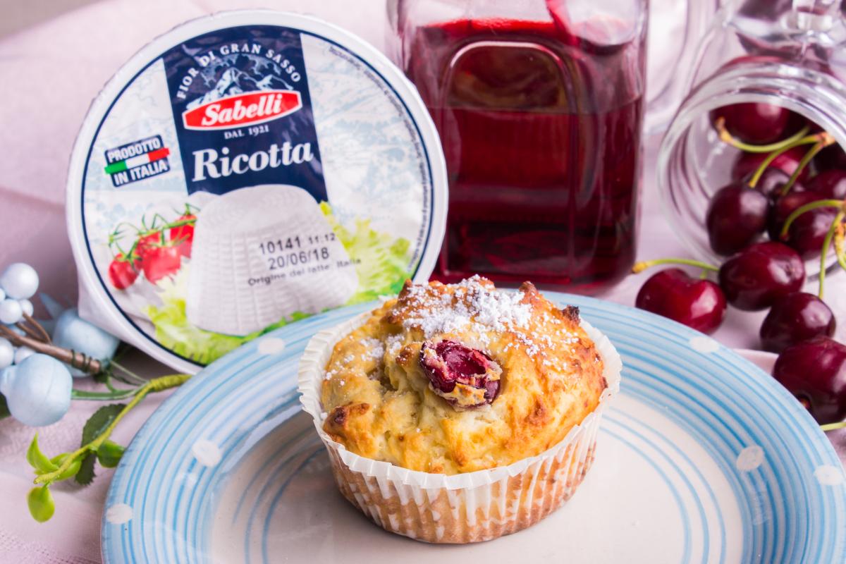 Muffin di ricotta e ciliegie