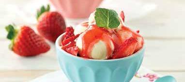 Gelato con coulis di fragole