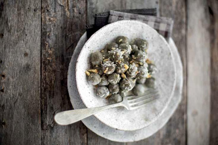 Chicche di patate, farina di castagne, cavolo nero con ricotta