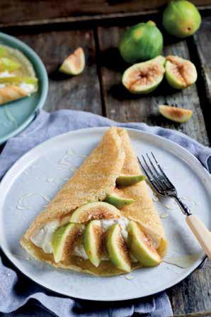 Crêpes al farro e latte di mandorla con ricotta e fichi