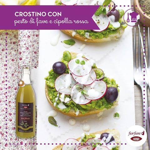 Crostino con pesto di fave e cipolla rossa