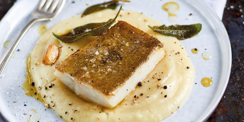 Filetto di baccalà con purea di cavolfiore