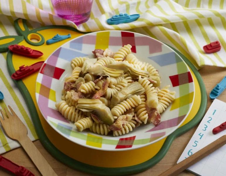 Fusilli con crema di carciofi e speck