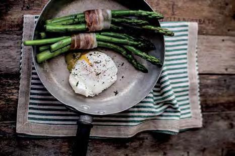 Oeufs pochés con asparagi e pancetta croccante
