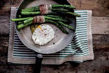 Oeufs pochés con asparagi e pancetta croccante