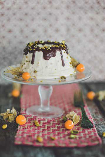 Parfait al torrone, salsa al cioccolato e pistacchi