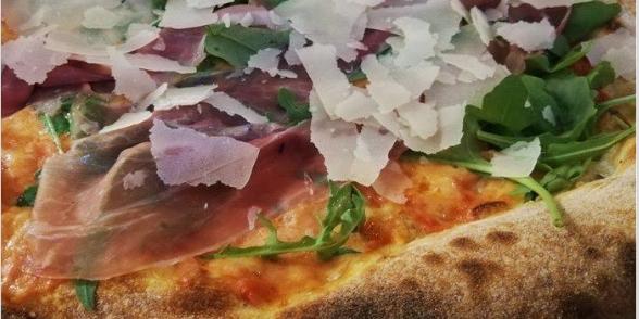 Pizza Ducale con farina di canapa: la ricetta della Locanda dei Girasoli
