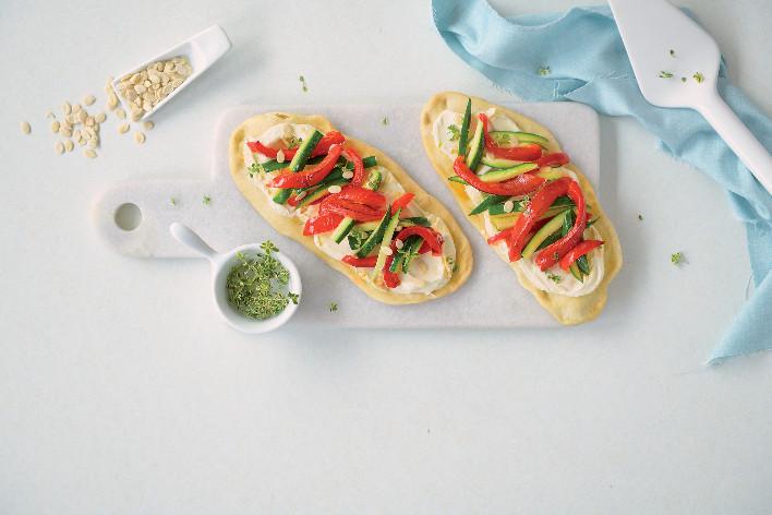 Schiacciata con robiola e verdure