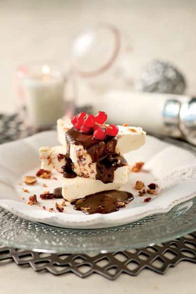 Semifreddo al torrone con salsa al cioccolato