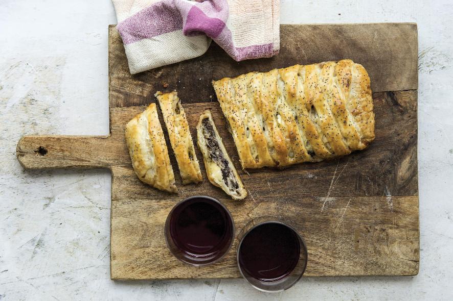 Sfoglia ripiena di radicchio, brie e semi di papavero