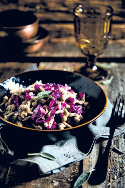 Spätzle di grano saraceno con cavolo viola