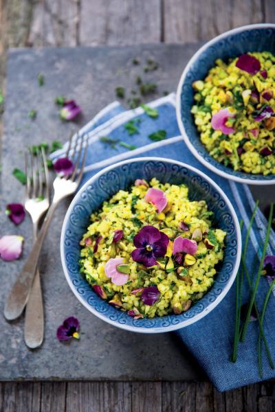 Taboulé alle erbe aromatiche, pistacchi e fiori