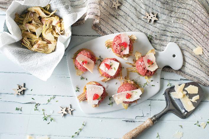 Tartare di manzo mignon con carciofi e lamelle di Grana Padano