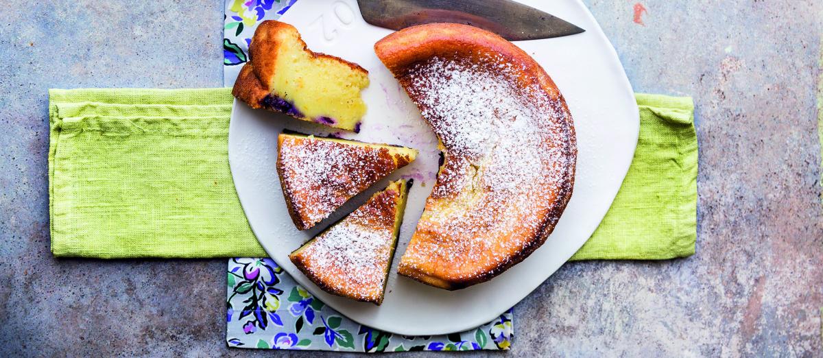 Torta cremosa con yogurt greco, ricotta e mirtilli