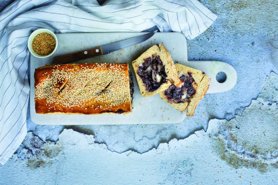 TORTA DI PANE  CON RADICCHIO  E BOSCATELLA 